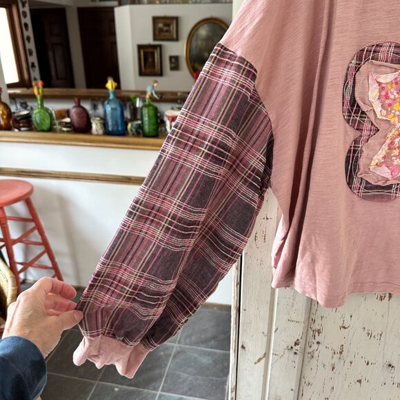 BOUTIQUE BRAND PATCHWORK FLORAL TOP - Picture 10 of 11